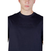 Noir Armani Exchange hommes t-shirt avec un col rond et un logo discret en relief pour un style décontracté