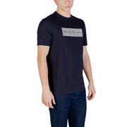 Armani Exchange t-shirt noir à manches courtes pour homme t-shirt avec un écusson rectangulaire blanc sur la poitrine