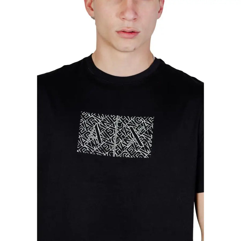 Armani Exchange pull noir pour homme t-shirt avec une impression graphique blanche audacieuse de lettres stylisées superposées