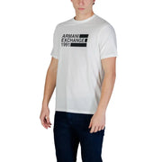 Armani Exchange hommes blancs t-shirt avec un imprimé graphique noir en coton pour vêtements décontractés