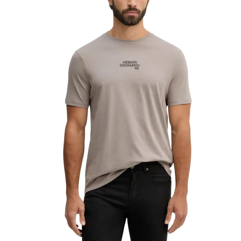 Beige Armani Exchange t-shirt en coton à manches courtes pour hommes t-shirt avec logo noir sur la poitrine pour une tenue décontractée