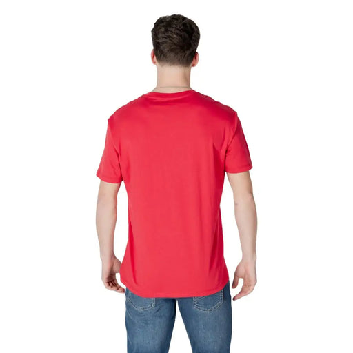 Armani Exchange hommes t-shirt en rouge, à manches courtes et col rond, parfait pour une tenue décontractée