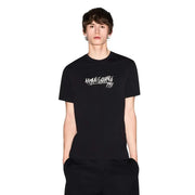 Noir Armani Exchange T-shirt homme en coton à col rond, orné d'un logo blanc style graffiti et d'une inscription « 1974 ».