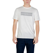 Armani Exchange hommes t-shirt en coton blanc avec un logo rectangulaire gris reprenant le motif emblématique de la marque