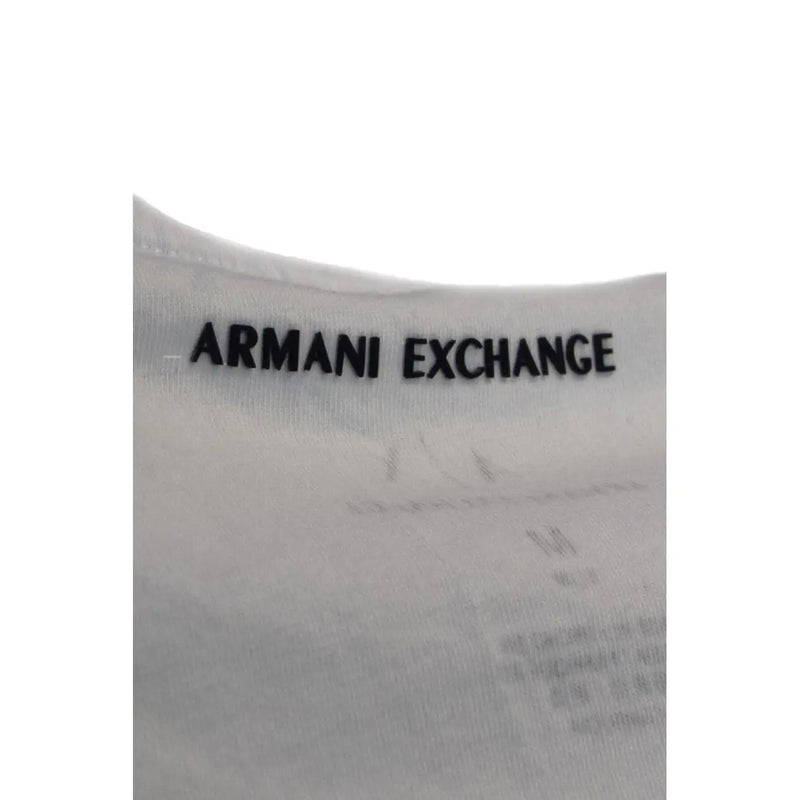 Blanc armani exchange étiquette de vêtement avec logo brodé noir sur armani exchange hommes t-shirt