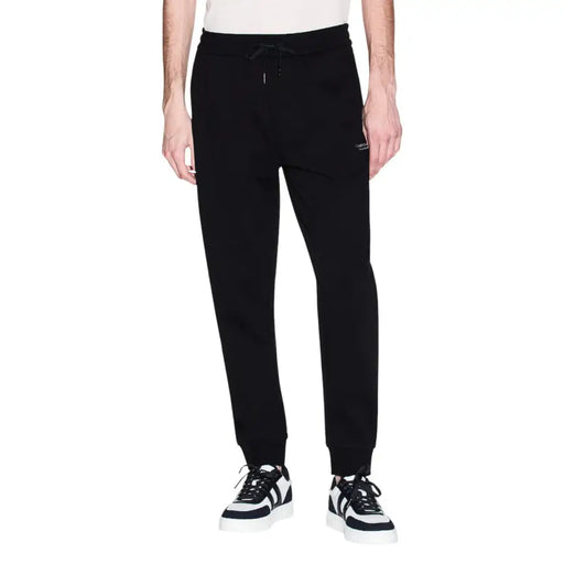 Armani Exchange Pantalon de jogging noir en coton pour homme, avec taille élastiquée à cordon et logo discret sur la cuisse