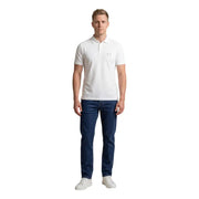 Armani Exchange Polo blanc à manches courtes en coton pour homme, avec un logo brodé discret sur la poitrine gauche.