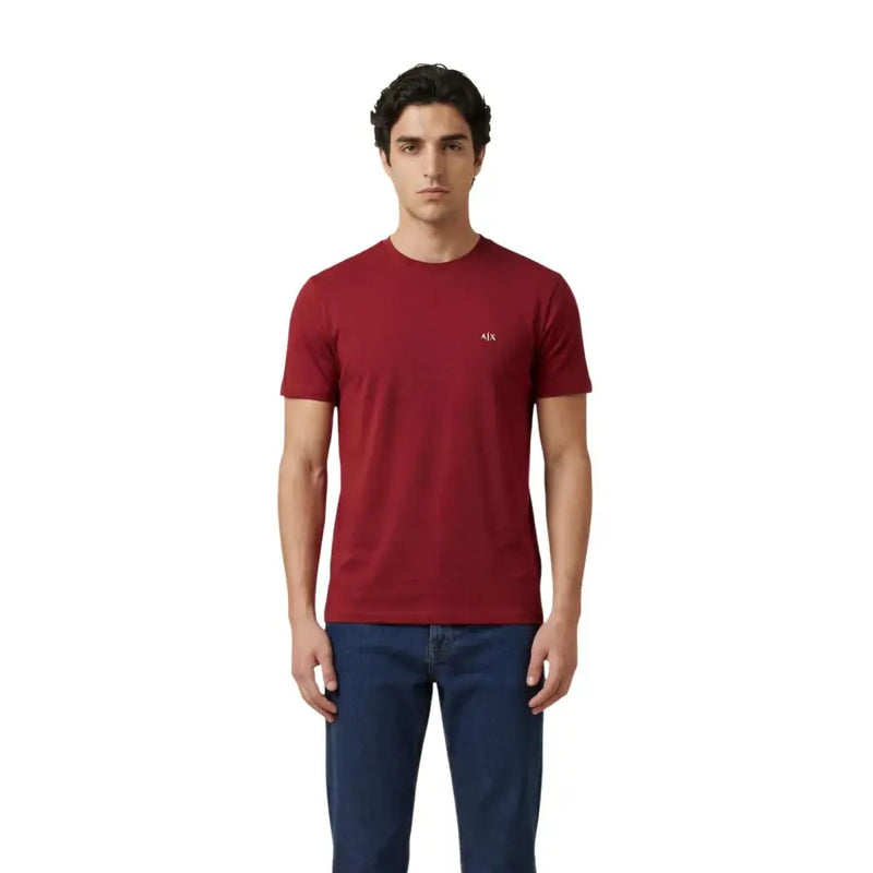 Armani Exchange T-shirt homme bordeaux à manches courtes en coton, orné d'un petit logo hache blanc sur la poitrine gauche.