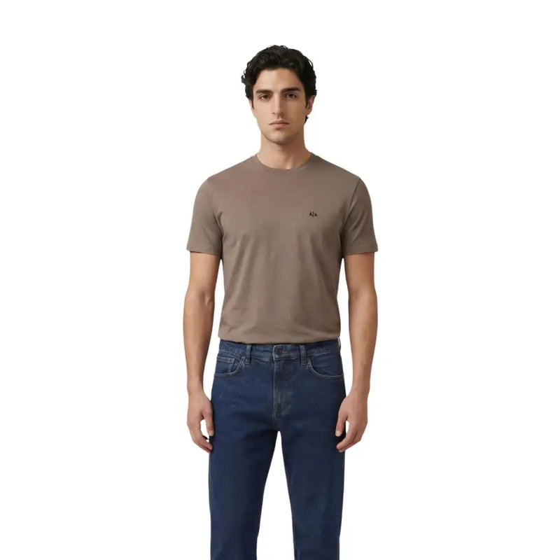 Armani Exchange T-shirt homme taupe en coton à manches courtes et col rond, avec petit logo brodé sur la poitrine gauche.
