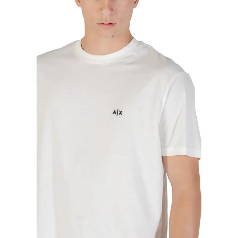 Armani Exchange T-shirt blanc à manches courtes pour homme, en coton, avec un petit logo hache noir brodé sur la poitrine gauche.