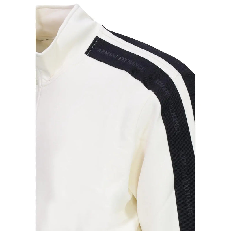Armani Exchange Sweat-shirt blanc en coton pour homme, avec poche et empiècements d'épaules à rayures noires.