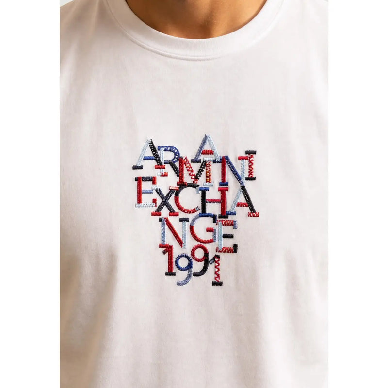 Armani exchange T-shirt blanc en coton pour homme avec logo brodé multicolore rouge, bleu et noir sur le devant