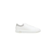 Armani Exchange Baskets blanches sportives pour homme en polyester avec empiècement en mesh argenté au talon et semelle épaisse blanche (vue de dos)