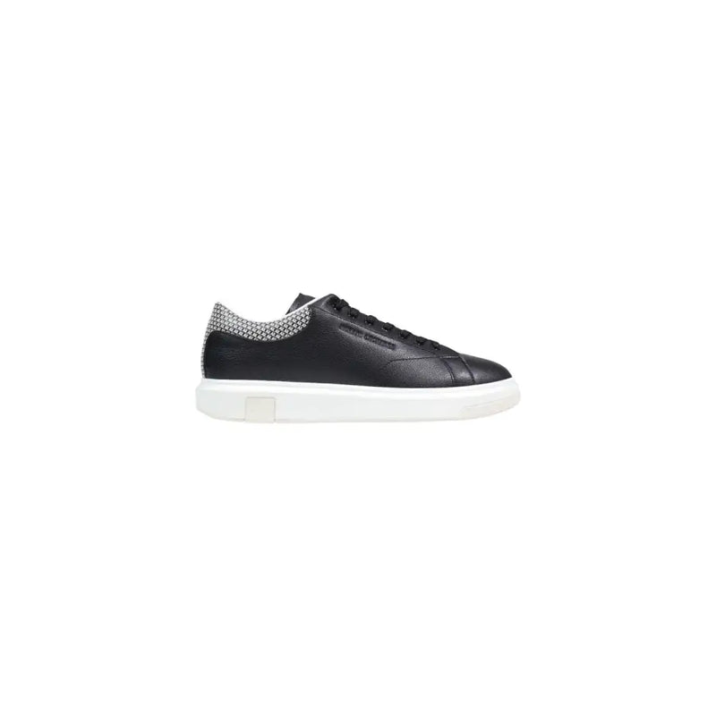 Armani Exchange Baskets blanches sportives pour homme en polyester avec semelles basses en cuir noir top et languette de talon texturée argentée