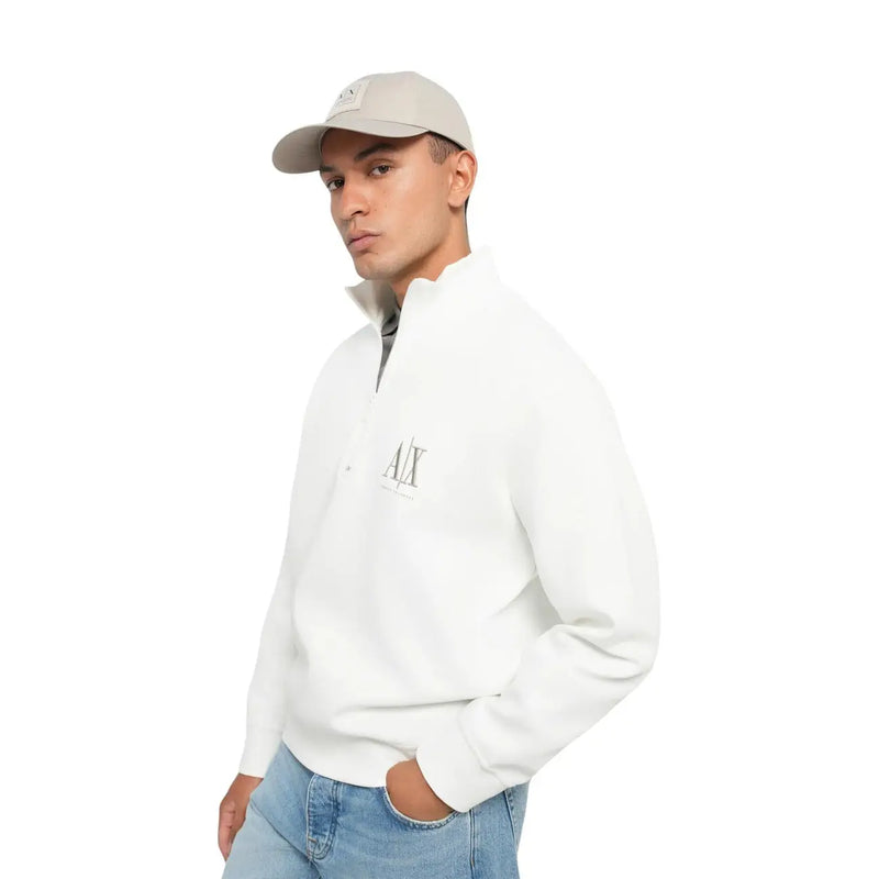 Armani Exchange Sweat-shirt blanc à demi-zip en coton pour homme, orné d'un logo gris discret sur la poitrine et d'un col roulé.