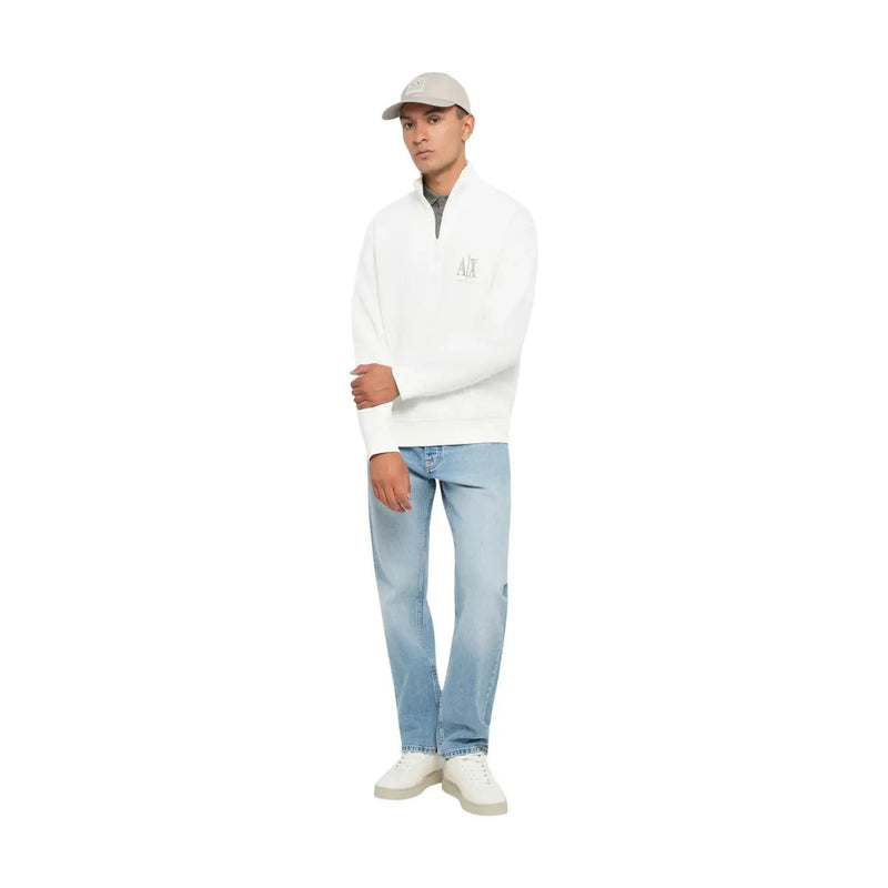 Armani Exchange Sweat-shirt blanc en coton pour homme, demi-zip, avec logo gris discret sur la poitrine et col roulé.