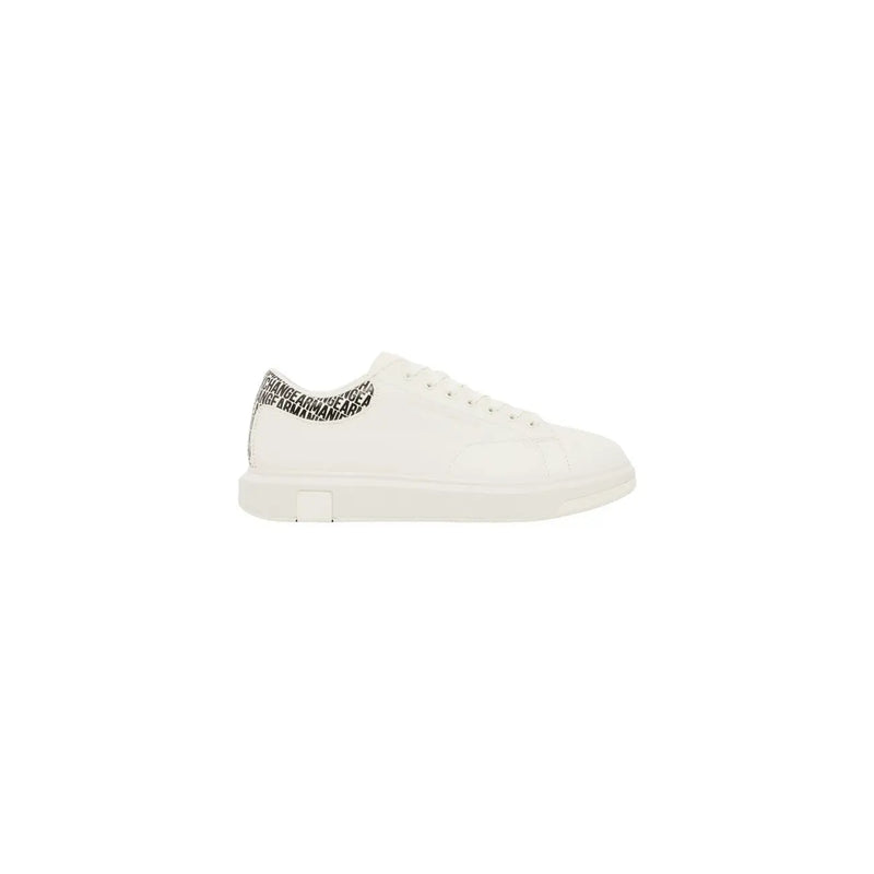 Armani Exchange homme textile blanc bas-top basket avec languette de talon à motifs noirs et blancs, vue de l'arrière