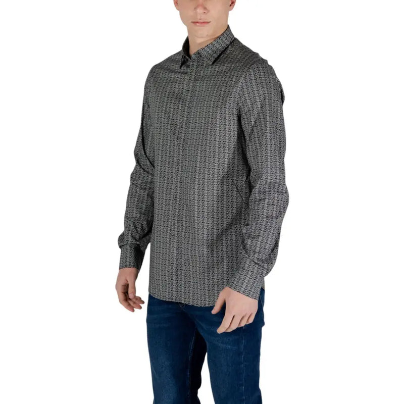 Armani Exchange Chemise homme noire à manches longues en coton avec un motif géométrique gris foncé discret et une fermeture boutonnée