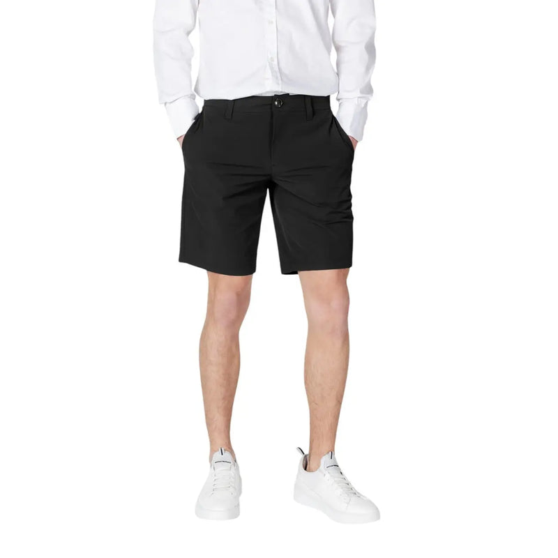 Armani Exchange Short pour homme en chino noir, coupe classique et fermeture boutonnée, vue de face