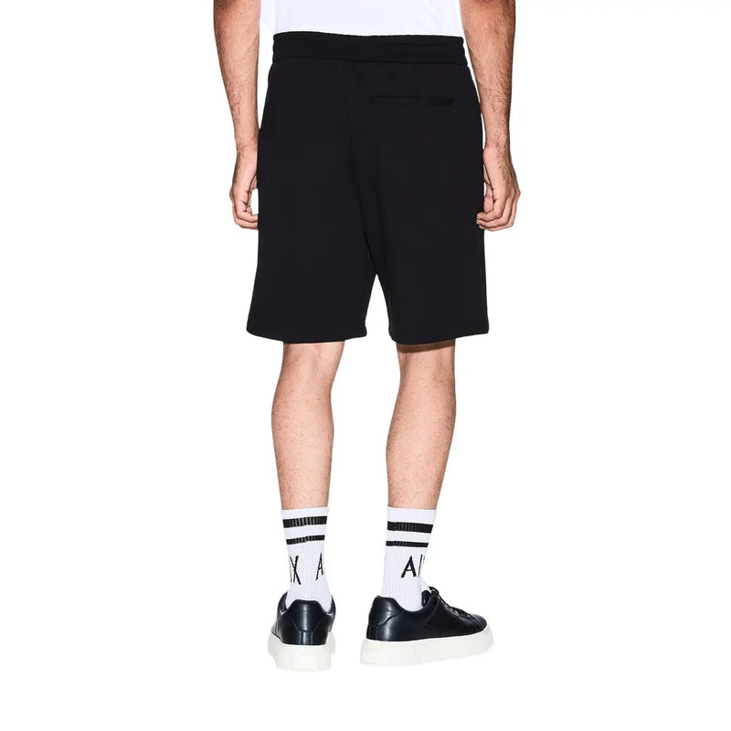 Armani Exchange Short noir pour homme, coupe décontractée et poches latérales discrètes, vue de face