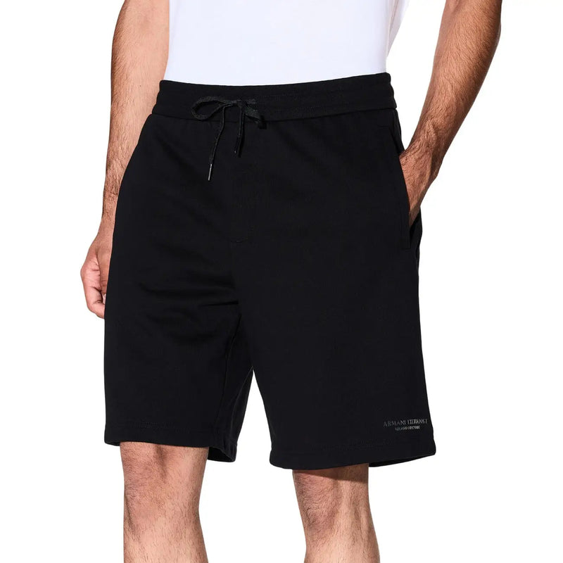 Armani Exchange Short noir pour homme avec cordon de serrage et logo discret sur le bas de la jambe (vue de face)