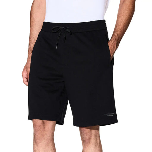 Armani Exchange Short noir pour homme avec cordon de serrage et logo discret sur le bas de la jambe (vue de face)