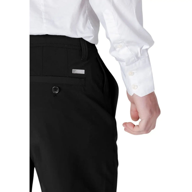 Armani Exchange Short noir pour homme, coupe ajustée et coutures discrètes, vue de face