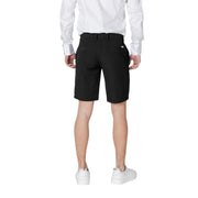 Armani Exchange Short noir pour homme, coupe moderne et élégante, poches latérales discrètes, vue de face