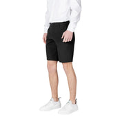 Armani Exchange Short pour homme en tissu chino noir ajusté, coupe moderne, vue de face