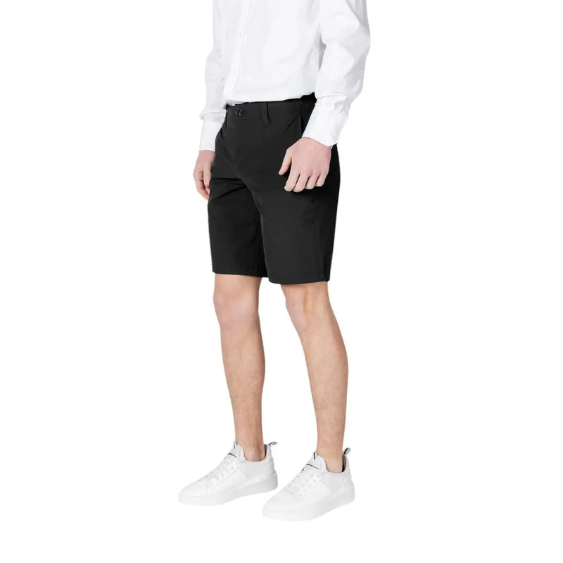 Armani Exchange Short pour homme en tissu chino noir ajusté, coupe moderne, vue de face