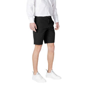 Armani Exchange Short noir pour homme, coupe ajustée et poches latérales discrètes, vue de face