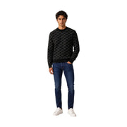 Armani Exchange Pull pour femme en maille noire avec motif logo MK argenté répété, vue de face
