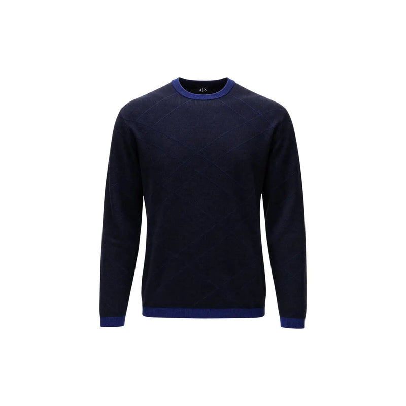 Armani Exchange Pull en viscose bleu marine pour homme, avec finitions côtelées bleu roi au col, aux poignets et à l'ourlet (vue de face).