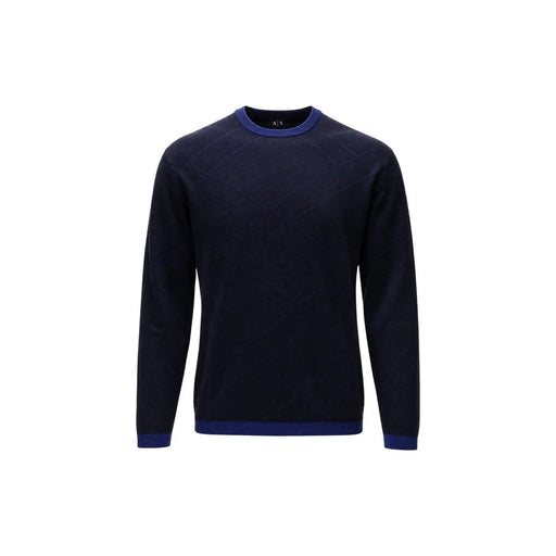 Armani Exchange Pull en viscose bleu marine pour homme, avec finitions côtelées bleu roi au col, aux poignets et à l'ourlet (vue de face).