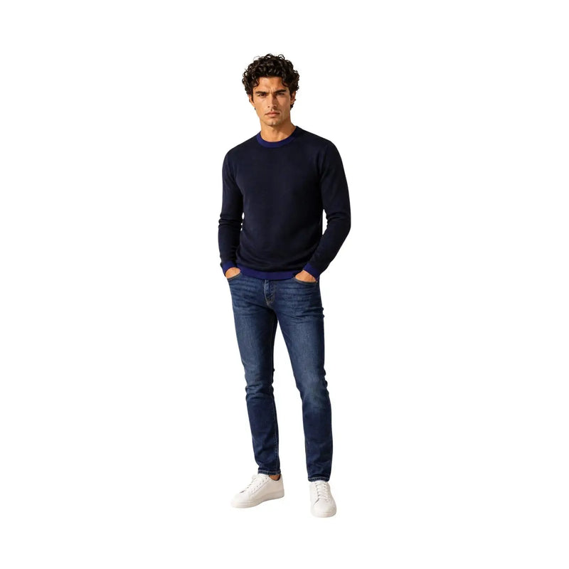Armani Exchange Pull en viscose bleu marine pour homme, avec finitions côtelées violettes au col et aux poignets, vue de face