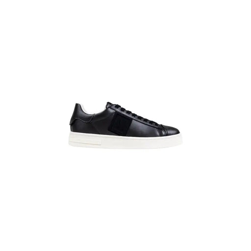 bas en cuir noirtop Baskets avec semelle blanche et détail de bride.