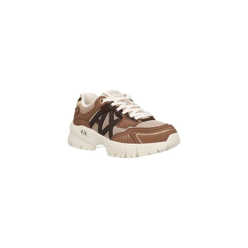 Armani Exchange Baskets en cuir beige pour femme, avec empeigne en mesh épais marron et beige et daim, et semelle épaisse blanc cassé.