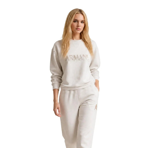 Armani Exchange Sweat-shirt beige en viscose mélangée pour femme avec logo métallique discret et pantalon de jogging assorti avec broderie.
