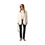 Blazer couleur crème à la silhouette structurée et à deux boutons sur le devant, associé à Armani Exchange jean noir