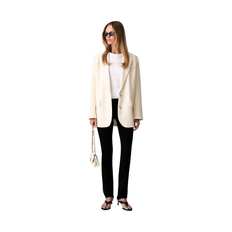 Blazer couleur crème à la silhouette structurée et à deux boutons sur le devant, associé à Armani Exchange jean noir
