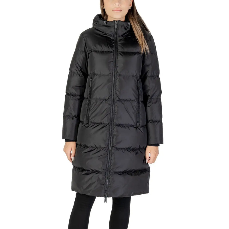 Armani Exchange Veste à capuche noire pour femme en polyamide, avec empiècements matelassés, fermeture éclair sur le devant et poches latérales.