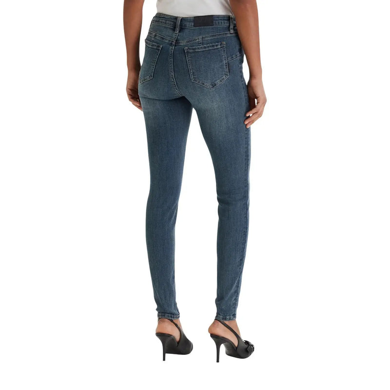 Armani Exchange Jean en denim stretch bleu pour femme, coupe slim et délavage subtil, confectionné en denim bleu.