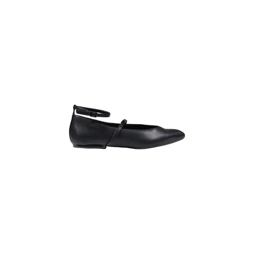 Armani Exchange ballerines Mary Jane en cuir noir pour femme, avec une élégante bride à la cheville et un design minimaliste.