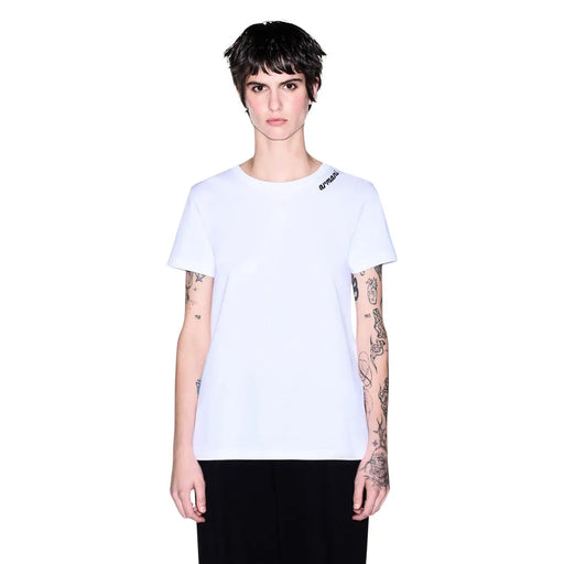 Armani Exchange T-shirt blanc en coton pour femme, col rond, avec un logo noir discret sur l'épaule gauche.