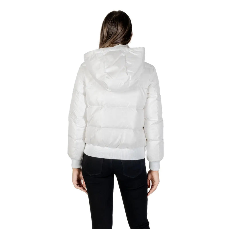 Armani Exchange Doudoune blanche matelassée à capuche pour femme, en nylon, avec poignets et ourlet côtelés