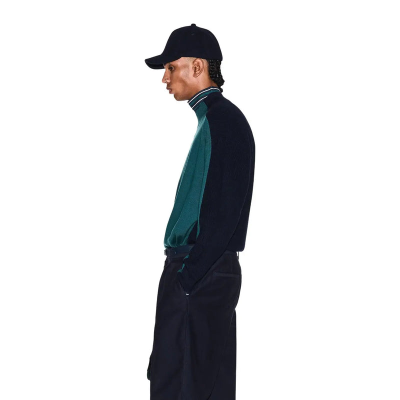 Armani Exchange Casquette en laine noire pour homme, à visière incurvée et logo sur le devant, vue de face