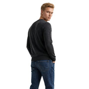 Armani Exchange Pull en laine noire pour homme, en tissu doux et texturé avec poignets côtelés, vue de face