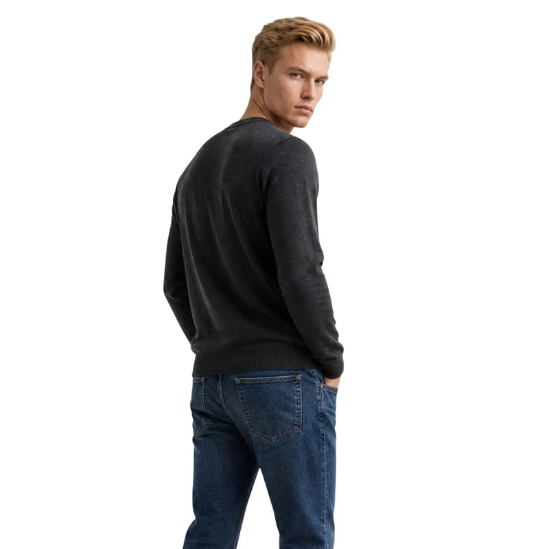Armani Exchange Pull en laine noire pour homme, en tissu doux et texturé avec poignets côtelés, vue de face
