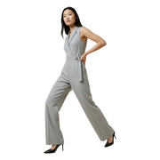 Combinaison-pantalon grise sans manches à col en V pour femme Artigli avec blazer cintré top et un pantalon à jambes larges en tissu gris clair