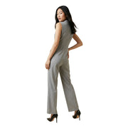 Combinaison-pantalon grise sans manches à col en V pour femme Artigli, coupe ajustée et pantalon à fines rayures à jambes larges.